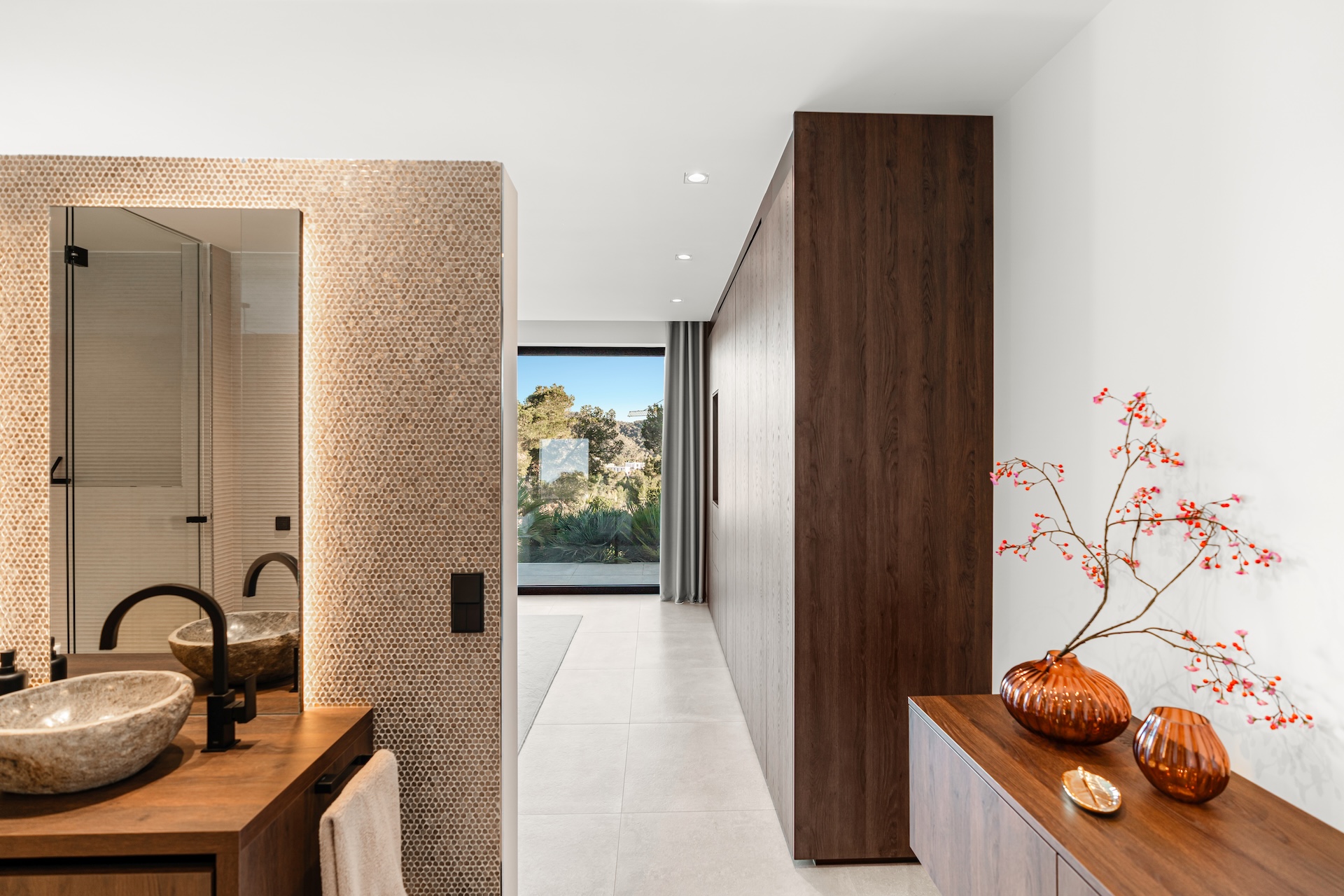 Resa Estates luxury vila Can Furnet modern Villa moderna bedrooom ensuite.jpg